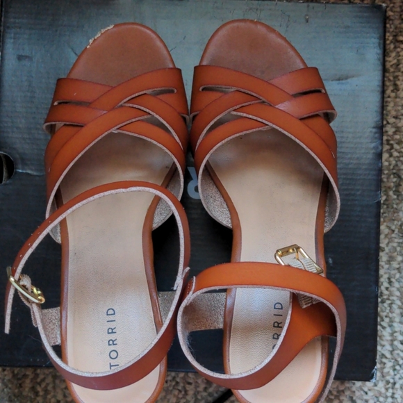 Torrid brown platform sandals - Picture 5 of 6